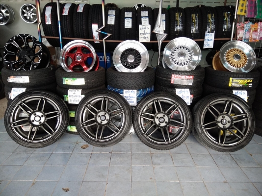 ขอบ 17 กว้าง 8 พร้อมยางกลางปี 16 ราคา 7900 บาท
