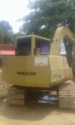 ขายรถแบคโฮพร้อมรถบรรทุก 6 ล้อท้ายลาด KOMATSU PC60-6 กับ อีซูซุ 175 แรงม้า ราคา 750000