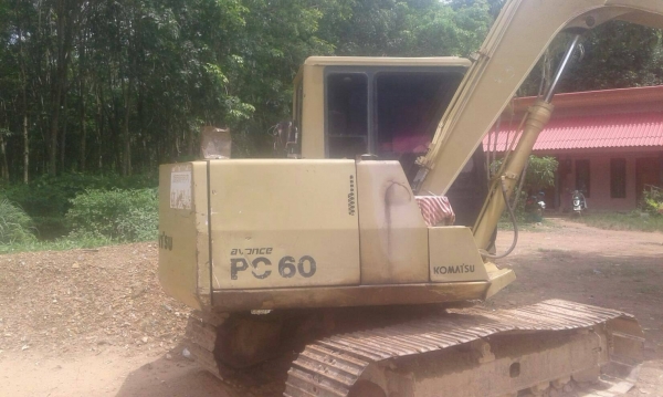 ขายรถแบคโฮพร้อมรถบรรทุก 6 ล้อท้ายลาด KOMATSU PC60-6 กับ อีซูซุ 175 แรงม้า ราคา 750000 ขายรถแบคโฮพร้อมรถบรรทุก 6 ล้อท้ายลาด KOMATSU PC60-6 กับ อีซูซุ 175 แรงม้า ราคา 750000