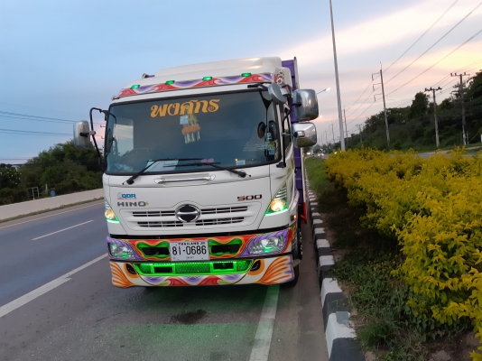 ขายกะบะหกล้อยาว6.50เมตรกว้าง2.50เมตรคัชชี85ช.มพร้อมลิฟท้างใชงานมา20000โลเหมือนใหม่เลย