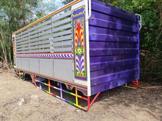 ขายกะบะหกล้อยาว6.50เมตรกว้าง2.50เมตรคัชชี85ช.มพร้อมลิฟท้างใชงานมา20000โลเหมือนใหม่เลย