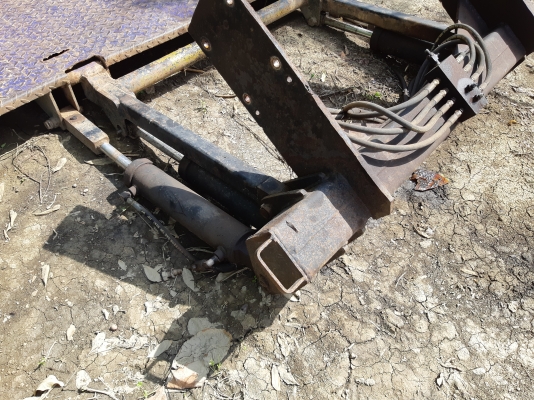 ขายกะบะหกล้อยาว6.50เมตรกว้าง2.50เมตรคัชชี85ช.มพร้อมลิฟท้างใชงานมา20000โลเหมือนใหม่เลย