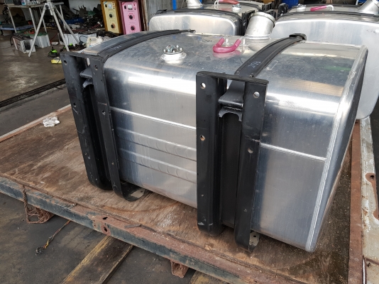 ถังน้ำมันอลูมิเนียม 400 L ของใหม่ญี่ปุ่นมีจำนวนจำกัด