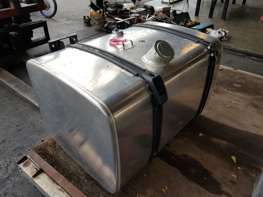 ถังน้ำมันอลูมิเนียม 400 L ของใหม่ญี่ปุ่นมีจำนวนจำกัด