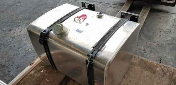 ถังน้ำมันอลูมิเนียม 400 L ของใหม่ญี่ปุ่นมีจำนวนจำกัด