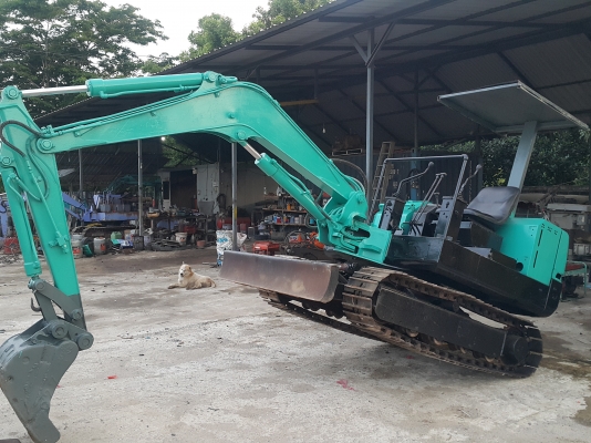 รถแบคโฮ KOBELCO SK032 รถเก่านอกนำเข้า ยังไม่เคยใช้งานในไทย มีลายแย็กติดจากนอก เครื่องดี ปั๊มแรง โซ่หนา เอวแน่น สภาพพร้อมใช้งาน มีเอกสารใบอินวอยซ์ มี VDO การทำงานให้ชม