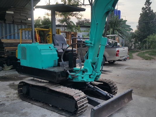 รถแบคโฮ KOBELCO SK032 รถเก่านอกนำเข้า ยังไม่เคยใช้งานในไทย มีลายแย็กติดจากนอก เครื่องดี ปั๊มแรง โซ่หนา เอวแน่น สภาพพร้อมใช้งาน มีเอกสารใบอินวอยซ์ มี VDO การทำงานให้ชม