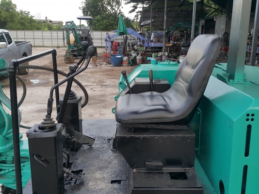 รถแบคโฮ KOBELCO SK032 รถเก่านอกนำเข้า ยังไม่เคยใช้งานในไทย มีลายแย็กติดจากนอก เครื่องดี ปั๊มแรง โซ่หนา เอวแน่น สภาพพร้อมใช้งาน มีเอกสารใบอินวอยซ์ มี VDO การทำงานให้ชม