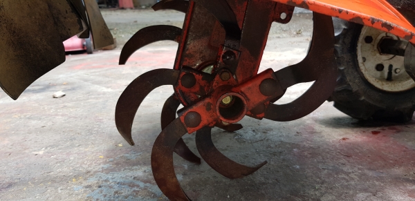 รถพรวนดิน สาดดิน