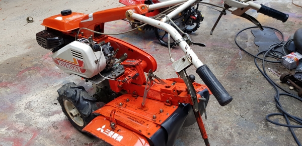 รถพรวนดิน สาดดิน