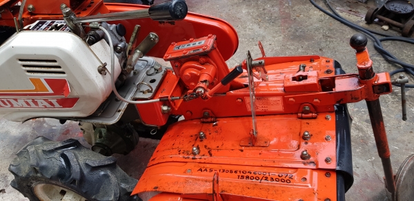 รถพรวนดิน สาดดิน