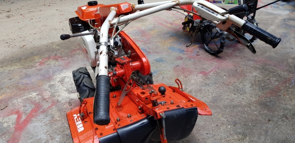 รถพรวนดิน สาดดิน