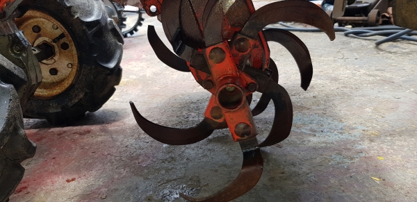 รถพรวนดิน สาดดิน