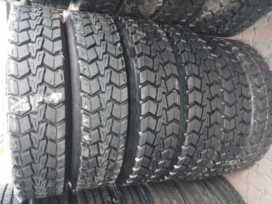 ยางอัดเย็น11R22.5สำหรับรถบรรทุกราคา3100