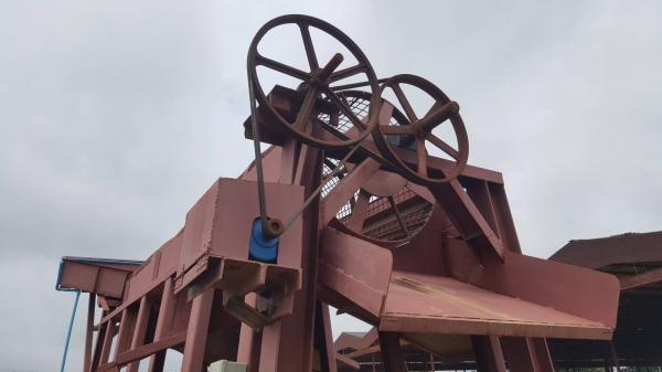 ขาย เครื่องร่อนแยกขนาดหิน ใช้งานเลย ราคาต่อรองได้ครับ