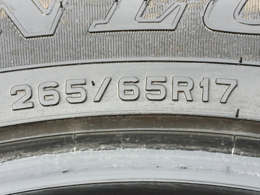 ยาง Dunlop 265 65 17 กลางปี17 ดอกเต็ม เนื้อนิ่มๆ ใช้ยาว ราคาไม่แพง