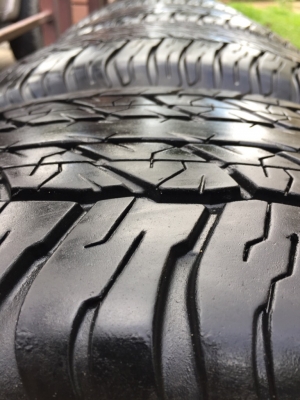 ยาง Dunlop 265 65 17 กลางปี17 ดอกเต็ม เนื้อนิ่มๆ ใช้ยาว ราคาไม่แพง