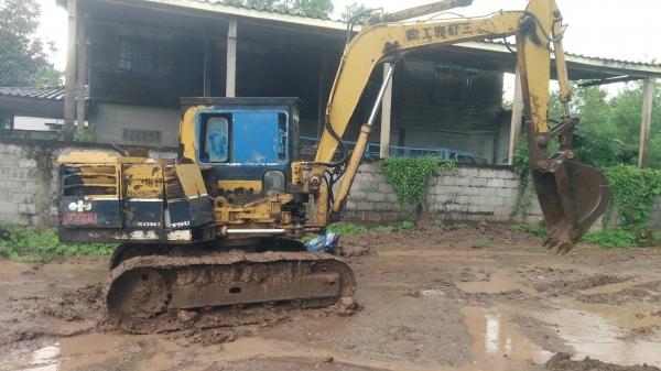 ขายรถขุดแบ็คโคร KOMATSU PC60-1 บูมสไลด์ เครื่องปั้มเดิม แรงดี ช่วงล่างแน่น อยู่ขอนแก่น ราคา 145,000 ฿ สนใจ0835601591
