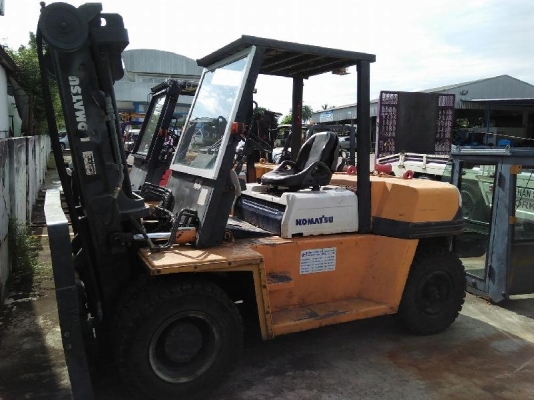 ขายรถ komatsu ขนาด 6 ตัน ตามสภาพพร้อมใช้งาน