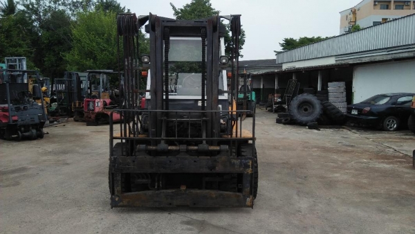 ขายรถ komatsu ขนาด 6 ตัน ตามสภาพพร้อมใช้งาน