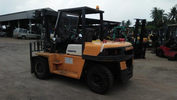 ขายรถ komatsu ขนาด 6 ตัน ตามสภาพพร้อมใช้งาน