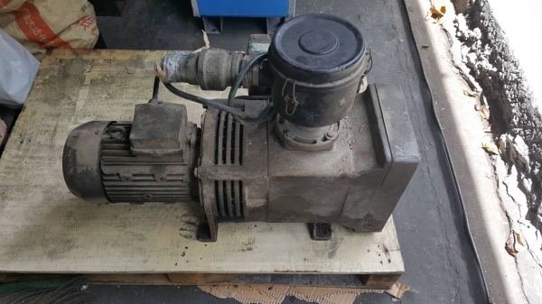 เครื่องดูดสูญญากาศ vacuum pump ขนาดใหญ่ ขนาด 2400 ลิตรต่อนาที เครื่องดูดสูญญากาศ vacuum pump ขนาดใหญ่ ขนาด 2400 ลิตรต่อนาที