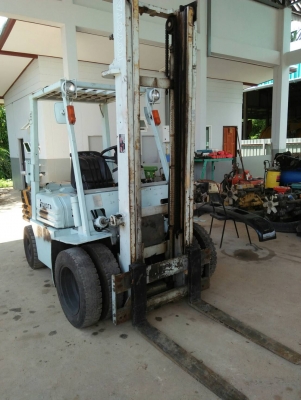 ขายรถยก TOYOTA 2.5t รุ่น FG25-3เสายกได้สูง4.50 เสา2ท่อน/ล้อยางตันเชือเพลิง ก๊าช LPGสภาพเก่านอกนำเข้า