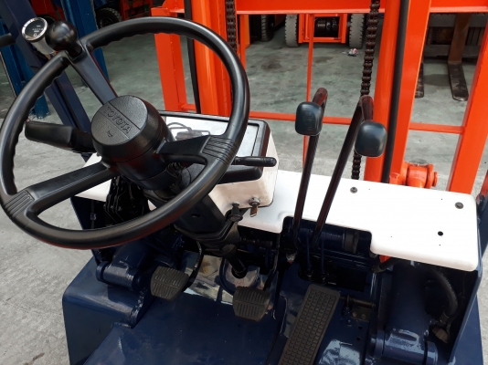 ขายด่วนรถฟอร์คลิฟท์ TOYOTA 5FD25 เครื่องยนต์ดีเซล เสายกสูง 5 เมตร เครื่องยนต์เกียร์แน่นๆ/ไฮดรอลิคยกแรงๆ