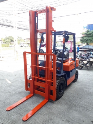 ขายด่วนรถฟอร์คลิฟท์ TOYOTA 5FD25 เครื่องยนต์ดีเซล เสายกสูง 5 เมตร เครื่องยนต์เกียร์แน่นๆ/ไฮดรอลิคยกแรงๆ