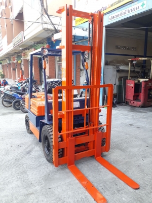 ขายด่วนรถฟอร์คลิฟท์ TOYOTA 5FD25 เครื่องยนต์ดีเซล เสายกสูง 5 เมตร เครื่องยนต์เกียร์แน่นๆ/ไฮดรอลิคยกแรงๆ