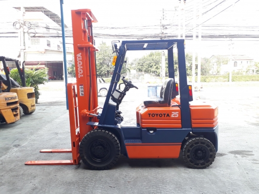 ขายด่วนรถฟอร์คลิฟท์ TOYOTA 5FD25 เครื่องยนต์ดีเซล เสายกสูง 5 เมตร เครื่องยนต์เกียร์แน่นๆ/ไฮดรอลิคยกแรงๆ