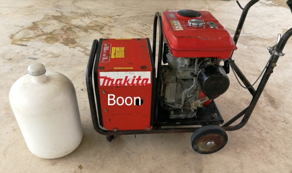 ปั้มอัดฉีดแรงดันสูงชนิดเครื่องยนต์ MAKITA EHW200 ปั้มอัดฉีดแรงดันสูงชนิดเครื่องยนต์ MAKITA EHW200