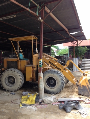 ขายรถตักเอวอ่อน