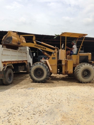 ขายรถตักเอวอ่อน