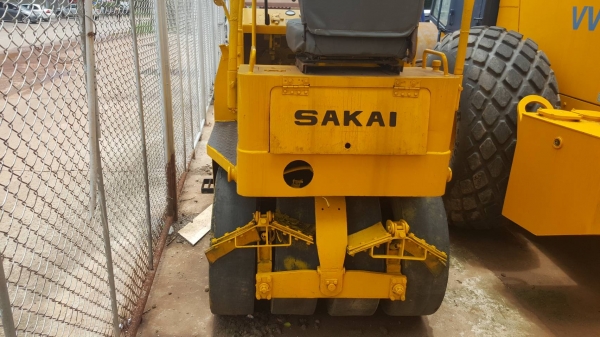 ขาย รถบดเล็ก SAKAI TV-40H ล้อหน้าเหล็ก ล้อหลังยาง 4 เส้น รถใช้งานได้ปกติ เครื่องดี เอกสารใบซื้อขาย
