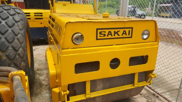 ขาย รถบดเล็ก SAKAI TV-40H ล้อหน้าเหล็ก ล้อหลังยาง 4 เส้น รถใช้งานได้ปกติ เครื่องดี เอกสารใบซื้อขาย