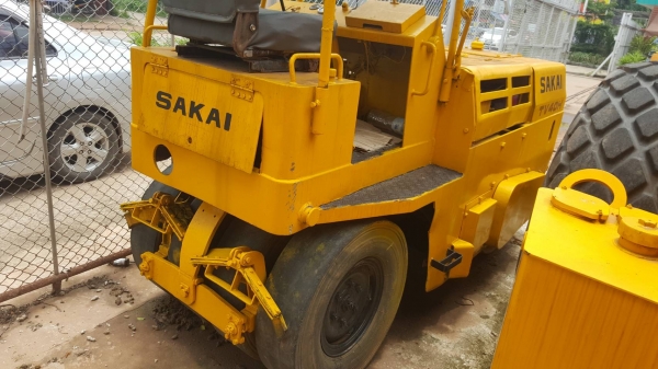 ขาย รถบดเล็ก SAKAI TV-40H ล้อหน้าเหล็ก ล้อหลังยาง 4 เส้น รถใช้งานได้ปกติ เครื่องดี เอกสารใบซื้อขาย