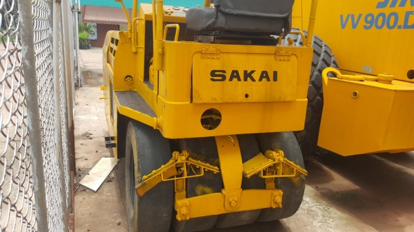 ขาย รถบดเล็ก SAKAI TV-40H ล้อหน้าเหล็ก ล้อหลังยาง 4 เส้น รถใช้งานได้ปกติ เครื่องดี เอกสารใบซื้อขาย
