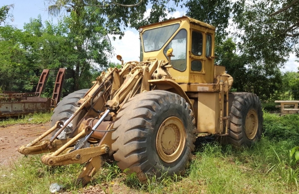 ขายตามสภาพ ไม่มีบุ้งกี๋ รถตัก CAT 980B ซื้อเก่านอกมา เครื่องเปลี่ยนฝาสูบใหม่แล้ว เกียร์ดี ยางเต็ม อุปกรณ์หม้อน้ำฝาครอบเครื่องมีครบ เอกสารใบซื้อขาย