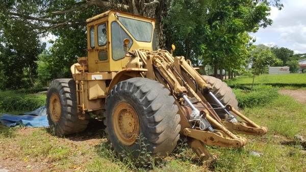 ขายตามสภาพ ไม่มีบุ้งกี๋ รถตัก CAT 980B ซื้อเก่านอกมา เครื่องเปลี่ยนฝาสูบใหม่ เกียร์ดี ยางเต็ม อุปกรณ์หม้อน้ำฝาครอบเครื่องมีครบ เอกสารใบซื้อขาย