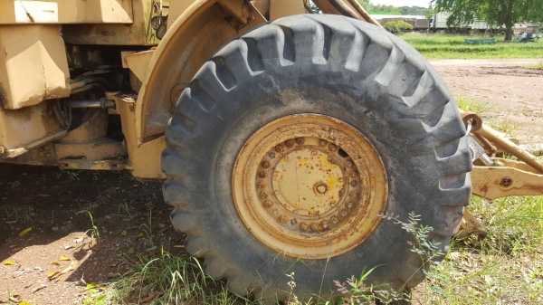 ขายตามสภาพ ไม่มีบุ้งกี๋ รถตัก CAT 980B ซื้อเก่านอกมา เครื่องเปลี่ยนฝาสูบใหม่ เกียร์ดี ยางเต็ม อุปกรณ์หม้อน้ำฝาครอบเครื่องมีครบ เอกสารใบซื้อขาย