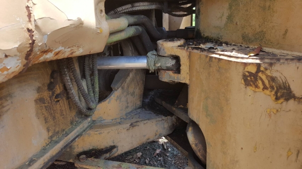 ขายตามสภาพ ไม่มีบุ้งกี๋ รถตัก CAT 980B ซื้อเก่านอกมา เครื่องเปลี่ยนฝาสูบใหม่ เกียร์ดี ยางเต็ม อุปกรณ์หม้อน้ำฝาครอบเครื่องมีครบ เอกสารใบซื้อขาย