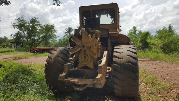 ขายตามสภาพ ไม่มีบุ้งกี๋ รถตัก CAT 980B ซื้อเก่านอกมา เครื่องเปลี่ยนฝาสูบใหม่ เกียร์ดี ยางเต็ม อุปกรณ์หม้อน้ำฝาครอบเครื่องมีครบ เอกสารใบซื้อขาย