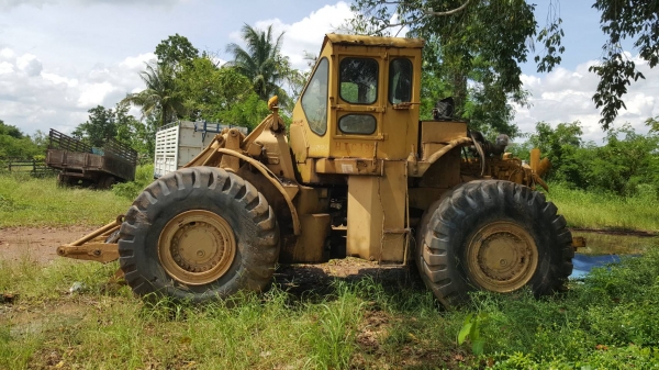 ขายตามสภาพ ไม่มีบุ้งกี๋ รถตัก CAT 980B ซื้อเก่านอกมา เครื่องเปลี่ยนฝาสูบใหม่ เกียร์ดี ยางเต็ม อุปกรณ์หม้อน้ำฝาครอบเครื่องมีครบ เอกสารใบซื้อขาย