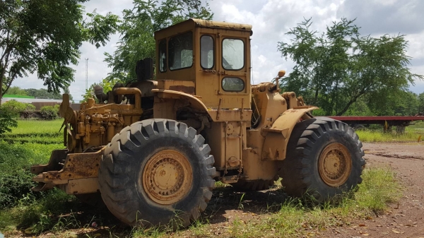 ขายตามสภาพ ไม่มีบุ้งกี๋ รถตัก CAT 980B ซื้อเก่านอกมา เครื่องเปลี่ยนฝาสูบใหม่ เกียร์ดี ยางเต็ม อุปกรณ์หม้อน้ำฝาครอบเครื่องมีครบ เอกสารใบซื้อขาย