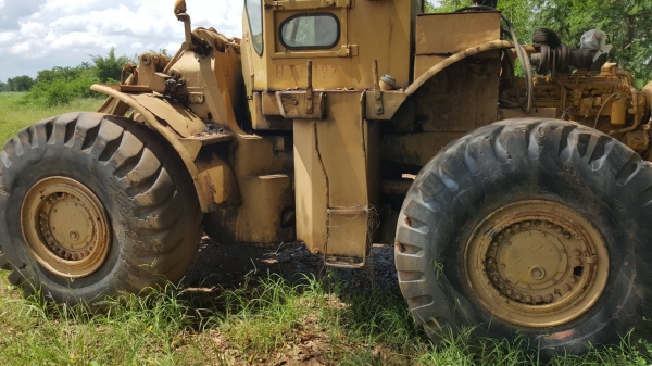 ขายตามสภาพ ไม่มีบุ้งกี๋ รถตัก CAT 980B ซื้อเก่านอกมา เครื่องเปลี่ยนฝาสูบใหม่ เกียร์ดี ยางเต็ม อุปกรณ์หม้อน้ำฝาครอบเครื่องมีครบ เอกสารใบซื้อขาย