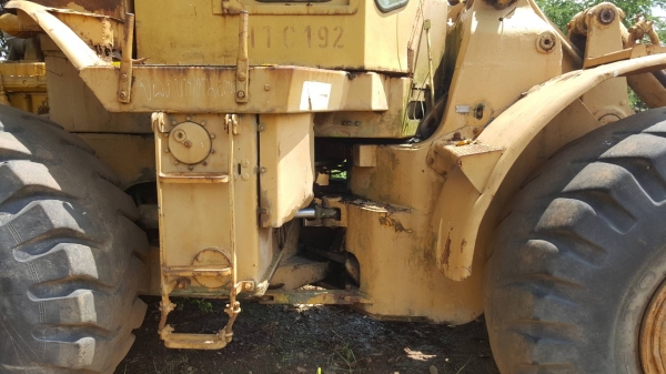 ขายตามสภาพ ไม่มีบุ้งกี๋ รถตัก CAT 980B ซื้อเก่านอกมา เครื่องเปลี่ยนฝาสูบใหม่ เกียร์ดี ยางเต็ม อุปกรณ์หม้อน้ำฝาครอบเครื่องมีครบ เอกสารใบซื้อขาย