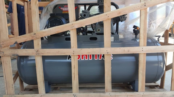 (10บาร์*ไฟบ้าน220V.)สินค้าใหม่เข้าเพิ่มเติม ขายถูกด่วนๆ*เครื่องปั๊มลมASHITAขนาด300 ลิตร,3สูบ,4HPแรง(สามารถใช้กับไฟบ้านได้) ยังไม่เคยใช้งาน