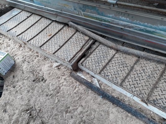 ขายตามสภาพเทเลอร์ รถเกี่ยว ใส่ DC 60 ขายตามสภาพเทเลอร์ รถเกี่ยว ใส่ DC 60