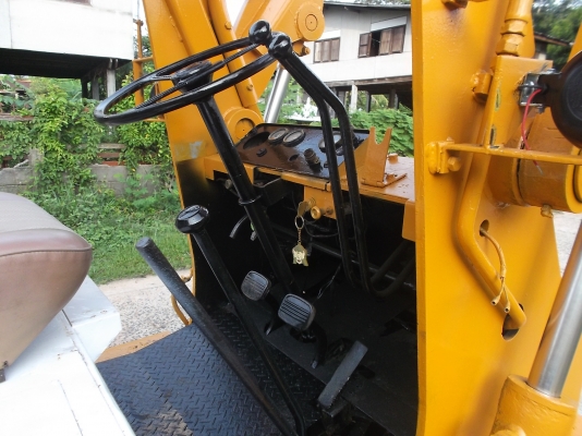 ขายรถตัก KOMATSU SD 10-3 สภาพพร้อมใช้ เก่าใน สภาพดี สีใหม่ ขายรถตัก KOMATSU SD 10-3 สภาพพร้อมใช้ เก่าใน สภาพดี สีใหม่